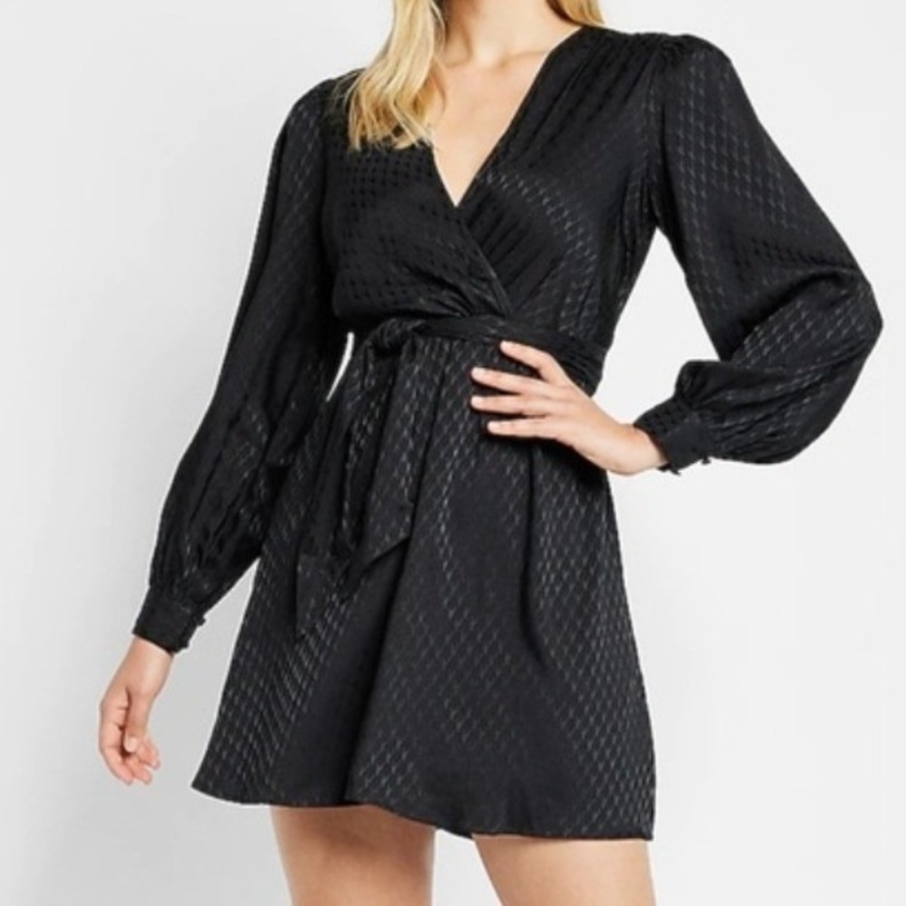 Express Wrap Mini Dress Sz XL Black Jacquard Long Sleeve V-Neck LBD Cocktail